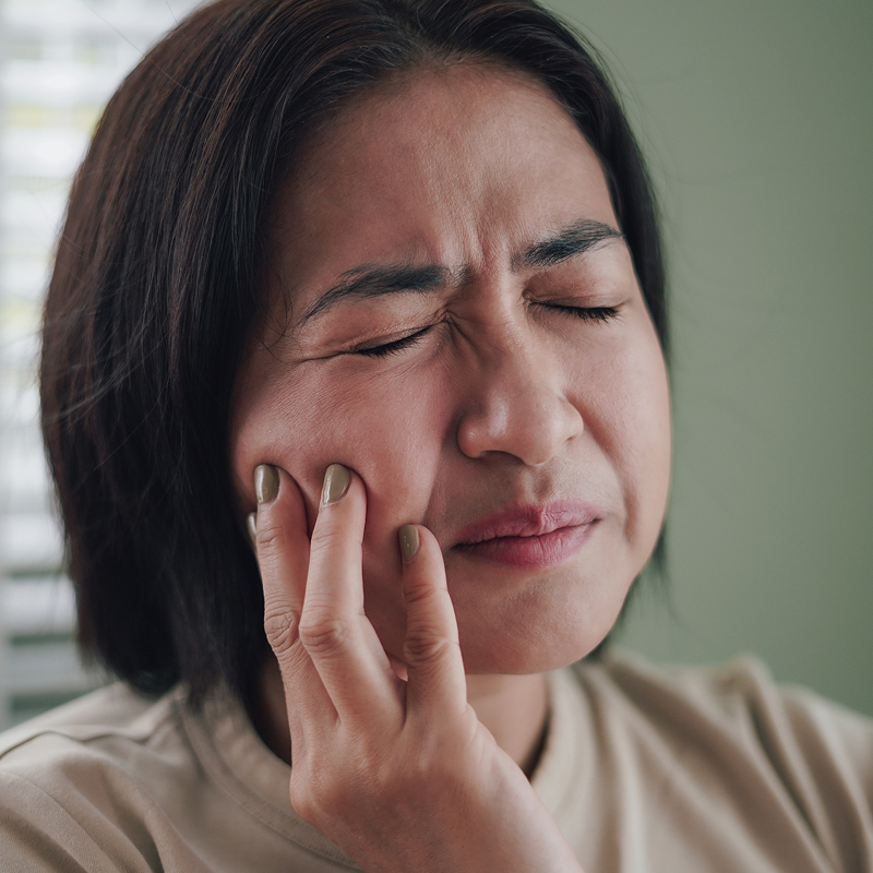Woman with mouth pain